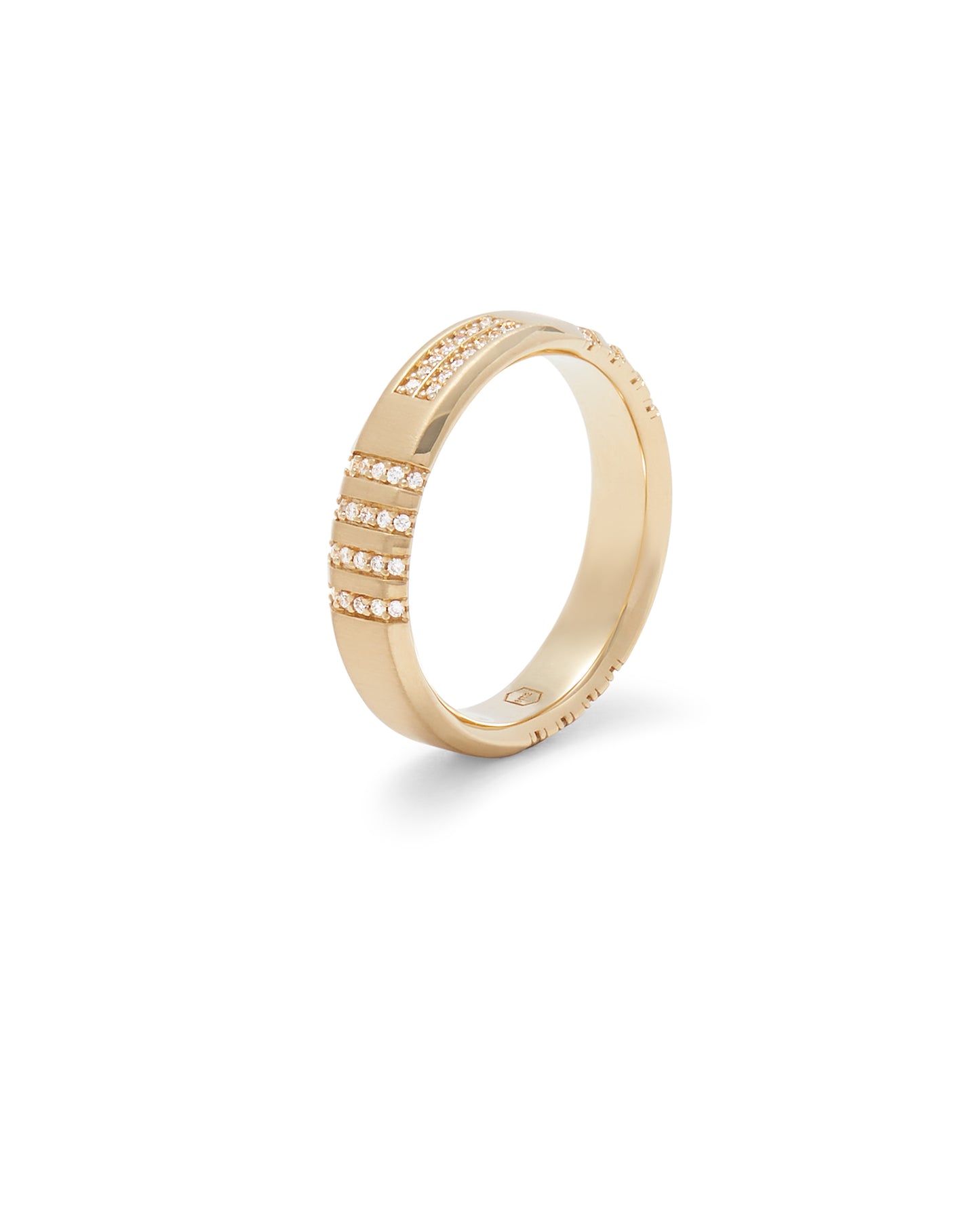 Spindle Ring in 18K Gold with Natural Diamonds